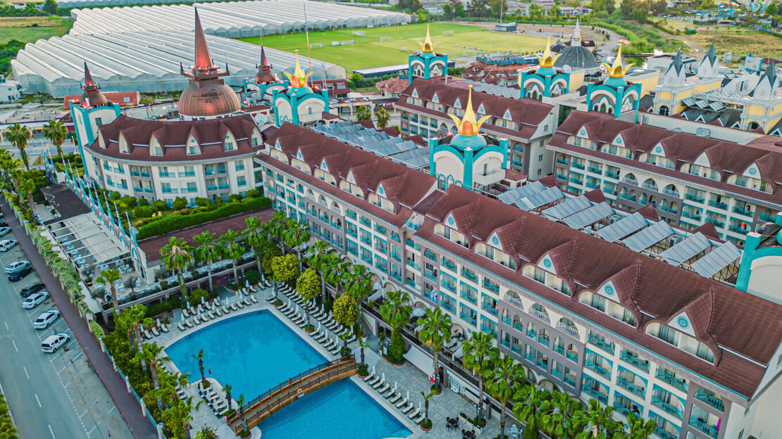 Side Crown Charm Palace